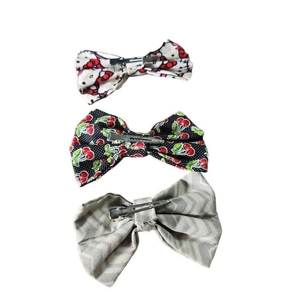 3 homemade bows, 4". Hello Kitty,  Cherries and gray chevron - Picture 4 of 4
